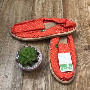 NWT Sanuks Orange Polkadots